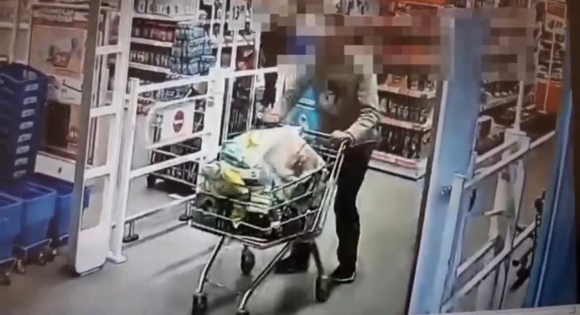 Dwa razy odwiedził ten sam sklep w regionie. Zawsze… wybiegał