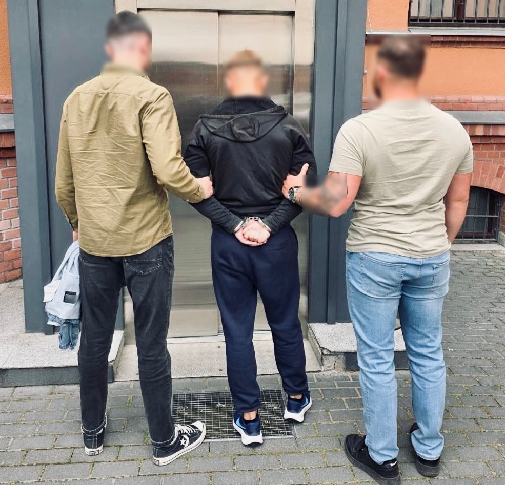 Bójka przy Starym Rynku. Jeden z mężczyzn stracił wzrok w jednym oku, a drugi ze złamaną żuchwą