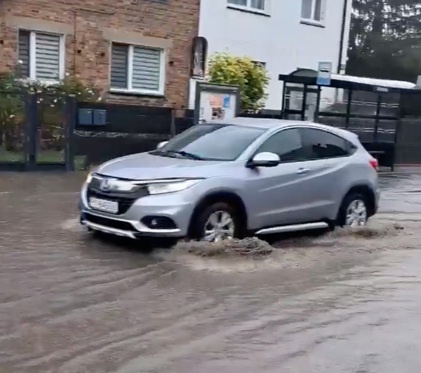 Ulewy w Poznaniu i regionie. "Wszystkie okoliczne posesje zalewane"