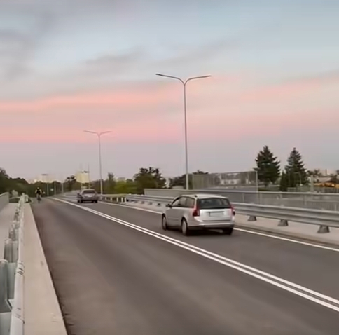 "Ważny moment". Pierwsze samochody przejechały nowym poznańskim wiaduktem