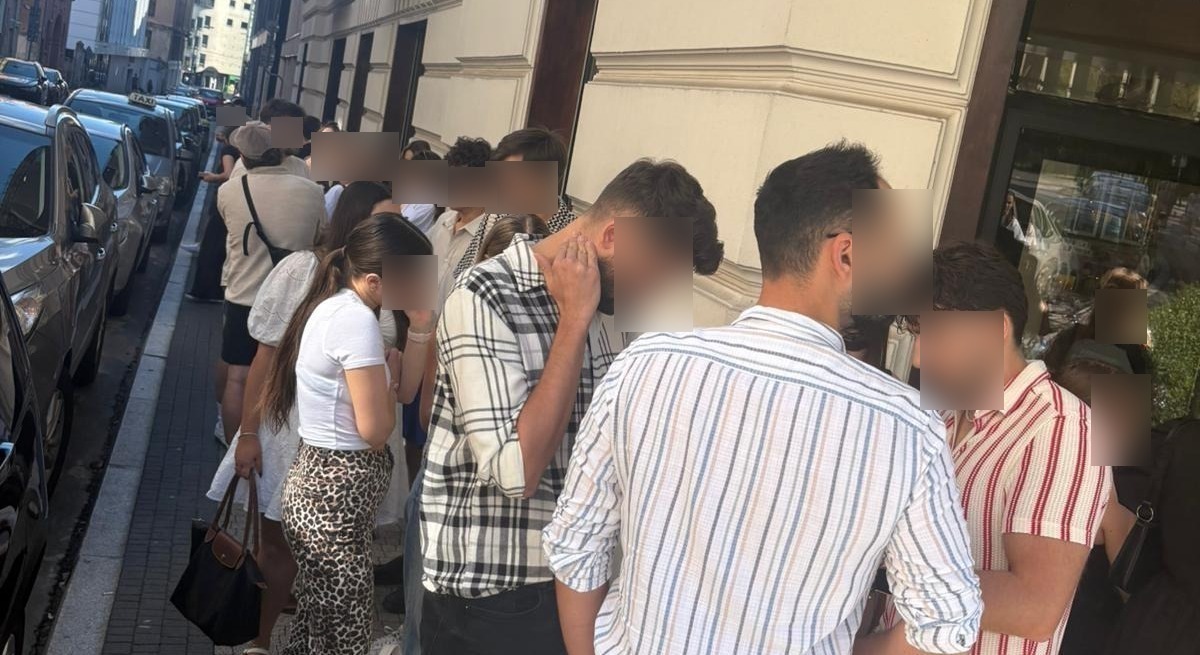 Wielkie zainteresowanie nowym lokalem na Starym Mieście. Długa kolejka oczekujących