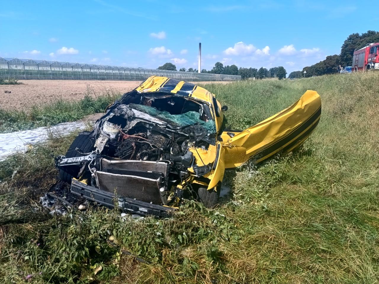 Kierowca stracił panowanie nad pojazdem w regionie. Mustang dachował i stanął w płomieniach