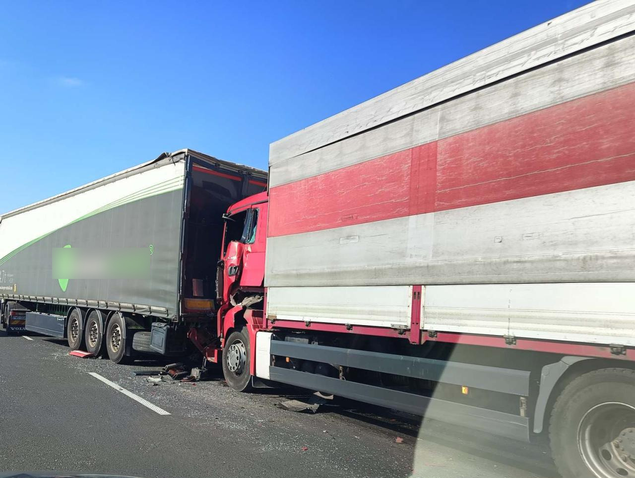 Zderzenie dwóch ciężarówek na S5. "Gigantyczny korek"