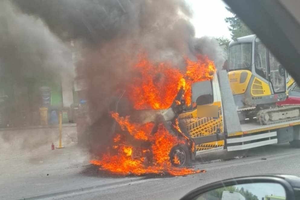 Korki pod Poznaniem przez pożar auta!