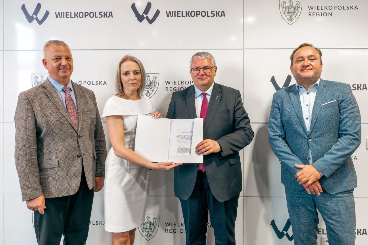 Miasto przekazało Samorządowi nieruchomości przy ul. Bydgoskiej i Warszawskiej. "Szkoła będzie mogła dalej się rozwijać"