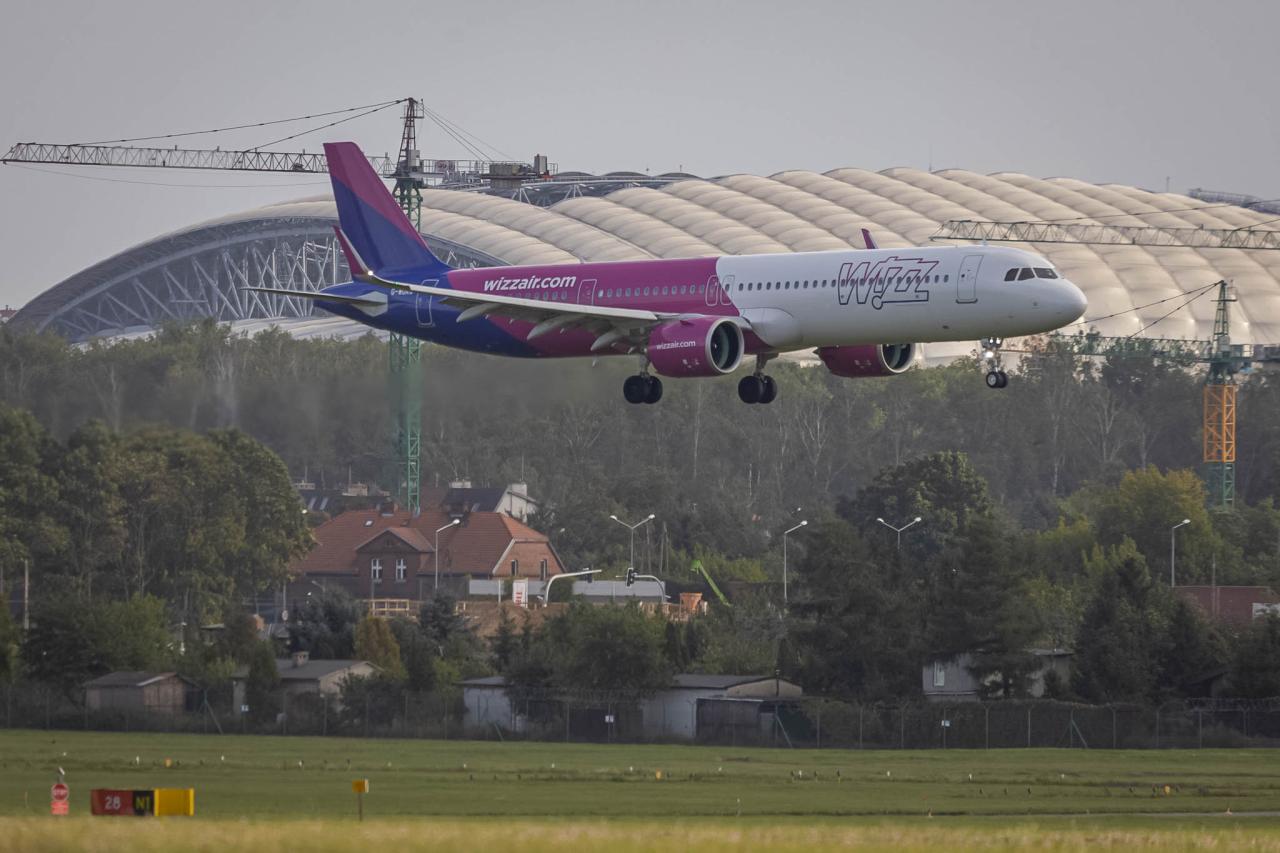 Odwołują loty również z Poznania. "Co roku linia stosuje ten sam manewr"