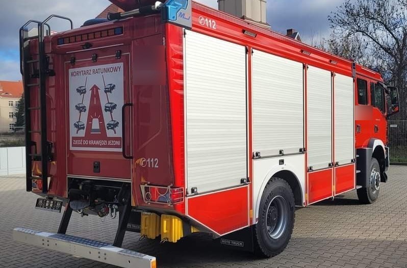 Zderzenie dwóch samochodów na DK32. Spore utrudnienia