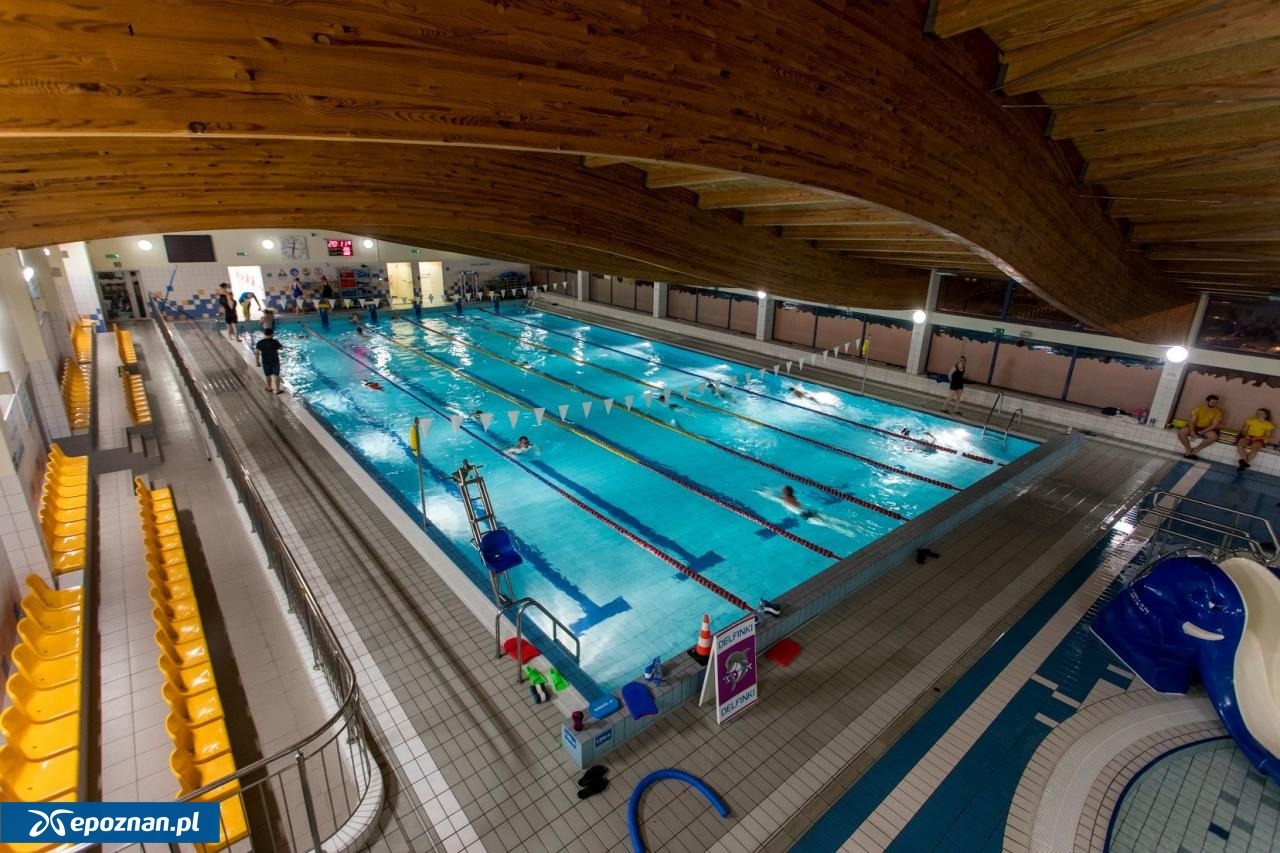 Poznańska pływalnia została otwarta w poniedziałek i właśnie ją zamknęli