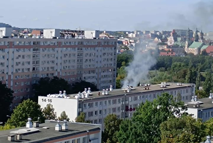 Dym nad poznańskim osiedlem