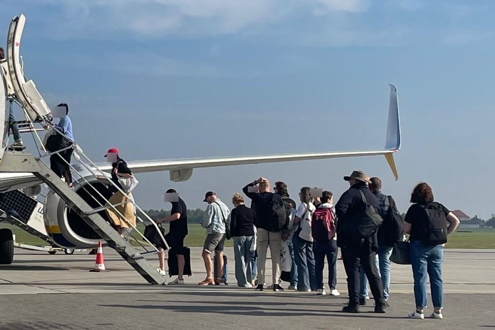 Awanturował się na pokładzie samolotu lecącego do Poznania, właśnie ukarał go sąd. "Przestroga dla innych"