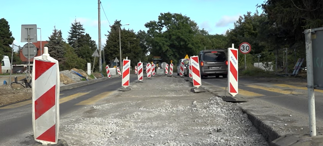 Przebudowują jedno z poznańskich skrzyżowań. Kierowcy stoją w korkach i obawiają się, iż prace potrwają dłużej