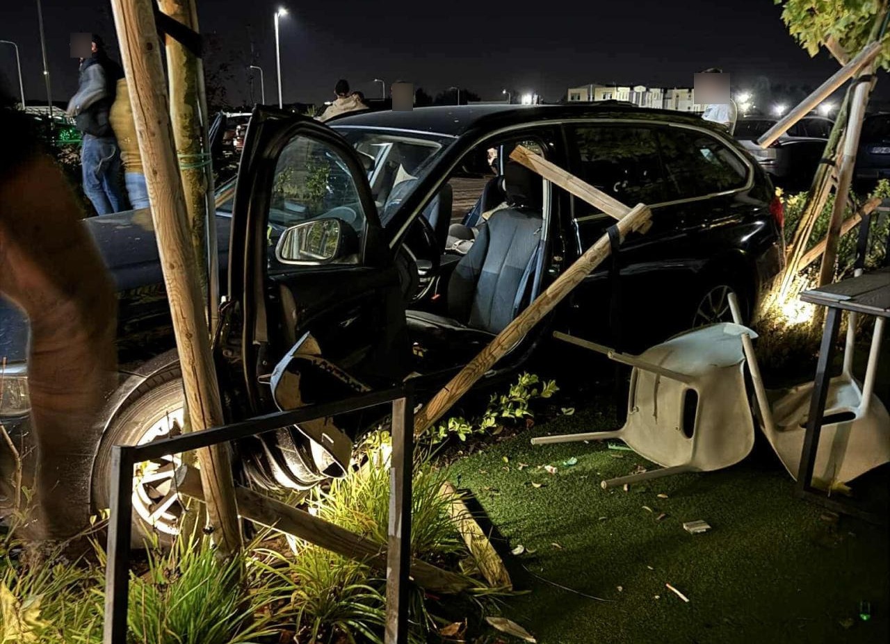 Będą zarzuty dla pijanego kierowcy, który z dziećmi wjechał w ogródek gastronomiczny pod Poznaniem