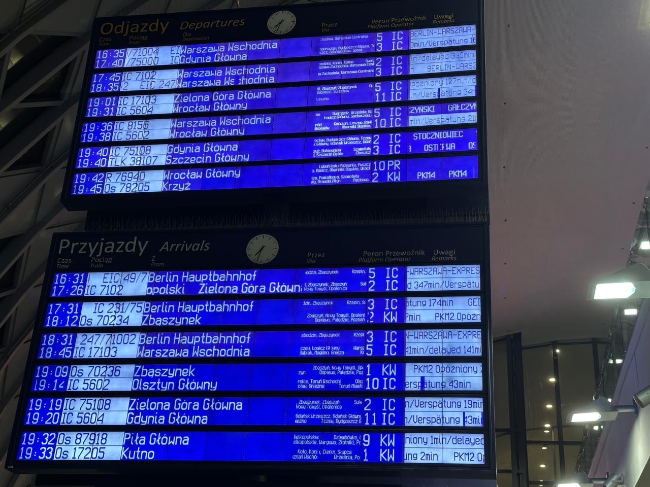 Ogromne opóźnienia pociągów. "Wiecie może, co się dzieje z rozkładem jazdy?"