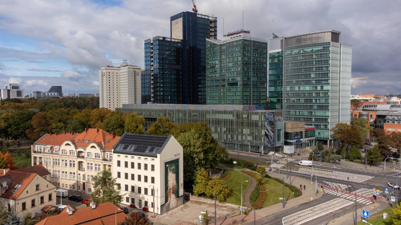 Poznań ma kolejny mural. "Za tymi drzwiami kryje się tajemnica"