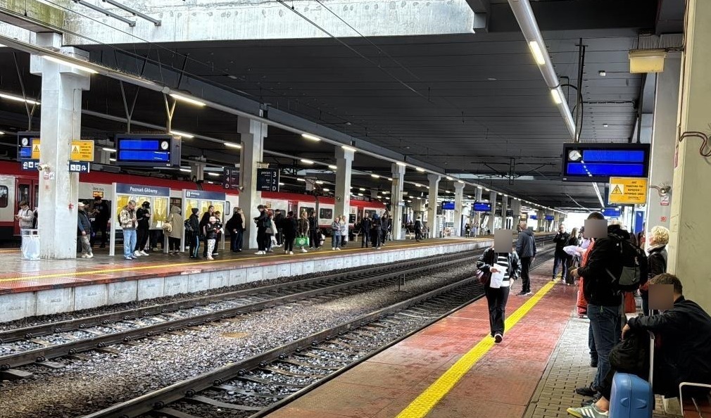 Kłopoty na Poznaniu Głównym. Nie działały wyświetlacze i komunikaty głosowe