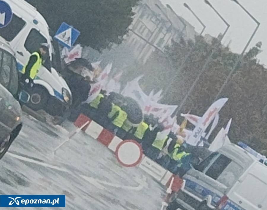 Ponad tysiąc osób protestowało przed siedzibą ENEA w Poznaniu. "Nie wykluczamy akcji strajkowej"