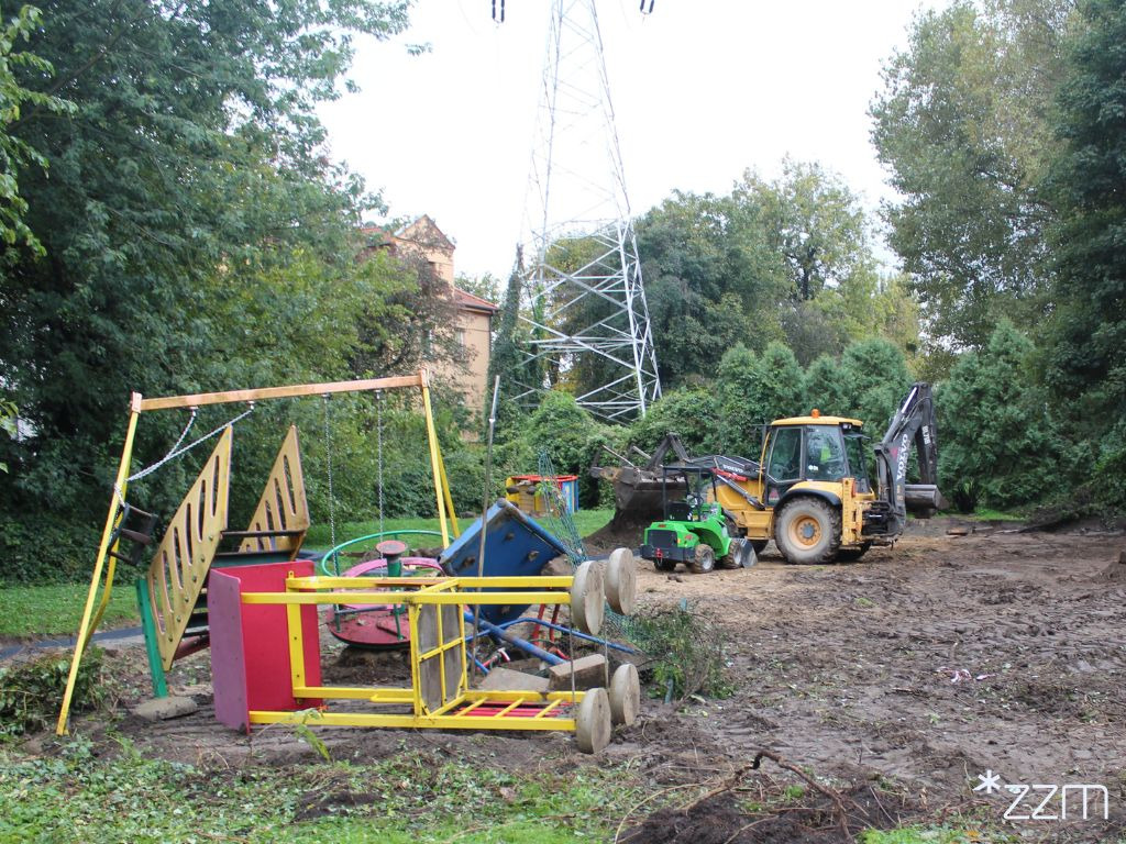 Zamknęli jeden z poznańskich placów zabaw i demontują sprzęt