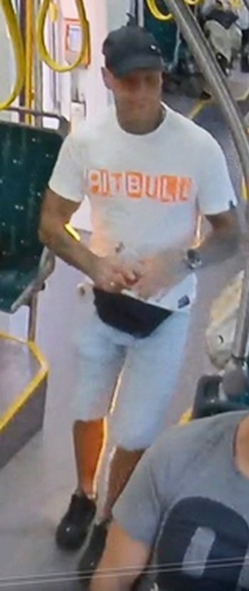 Pobicie w tramwaju. Szuka go policja