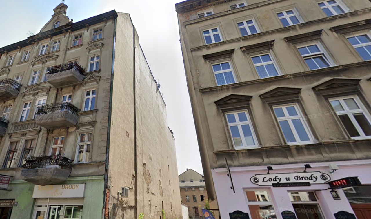 W wąskim przejściu między budynkami powstaną dwie nowe kamienice. Prawdopodobnie najwęższe w Poznaniu!