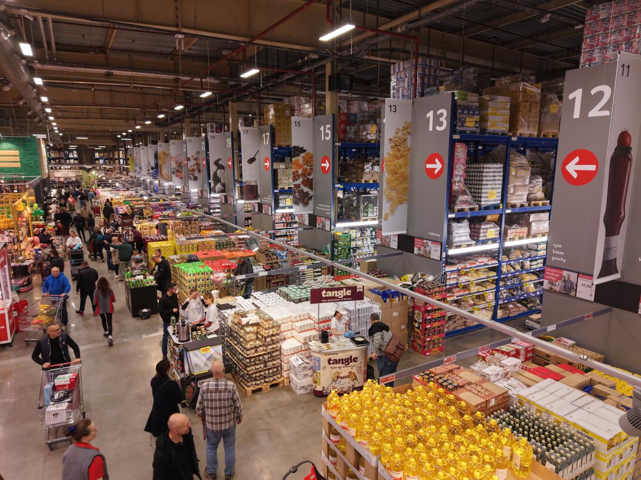 Hala handlowa w Poznaniu otwarta po modernizacji. To najstarszy obiekt firmy w Polsce