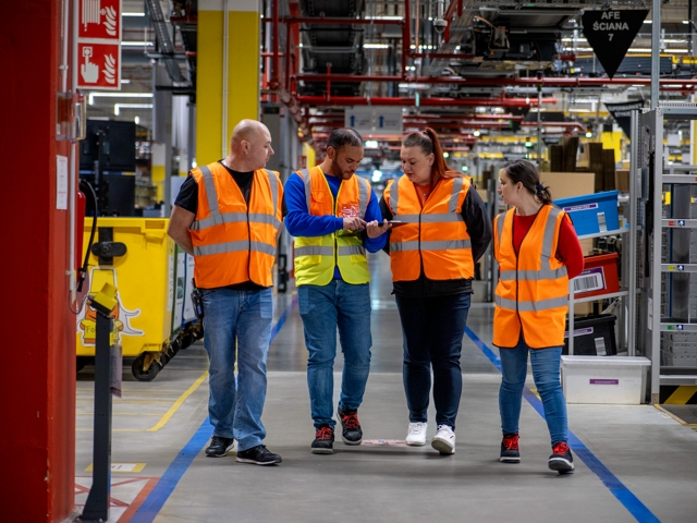 Amazon szuka pracowników na przedświąteczny szczyt zakupowy. Ile płacą?