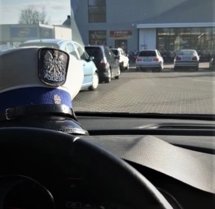 43-latek przyjechał kraść do sklepu. Problemem było również to, iż 'przyjechał'