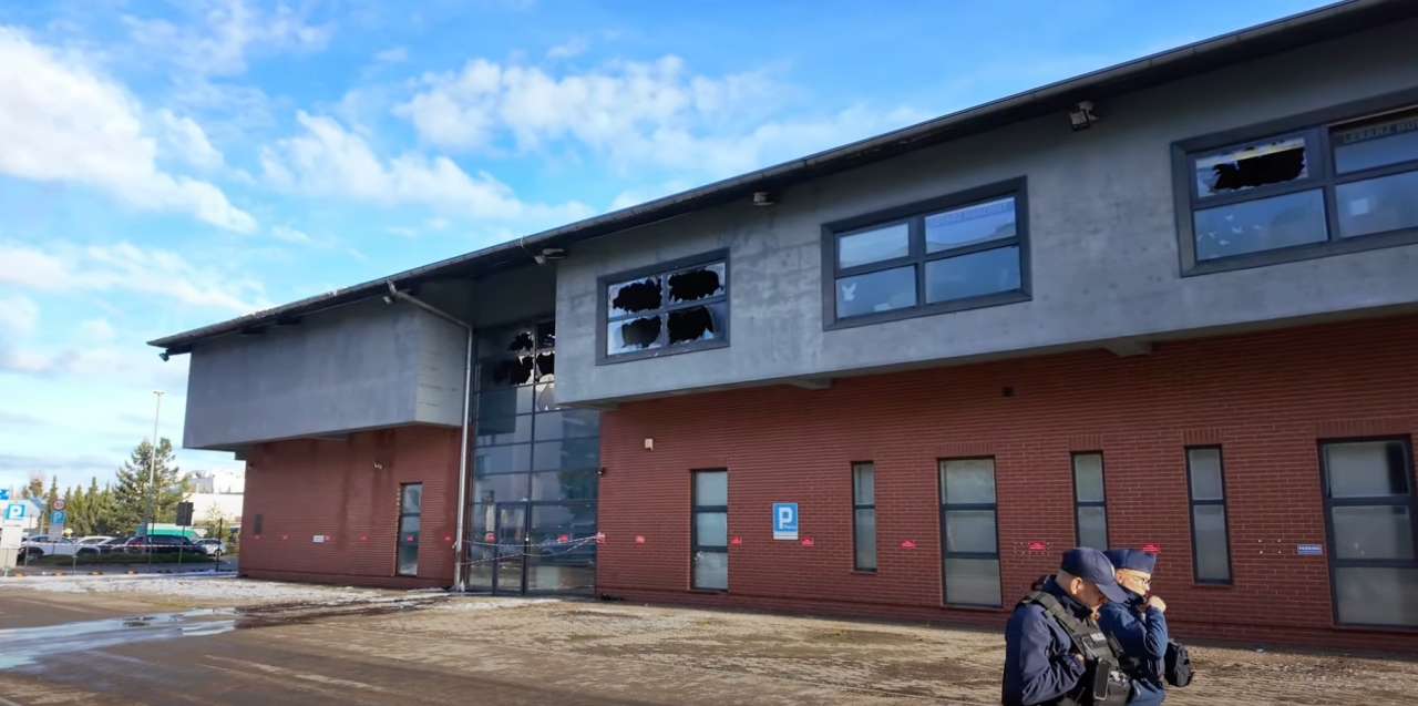 Pożar w Galerii Podolany: anonimowe źródło w straży pożarnej wskazuje na możliwe podpalenie, szans na uratowanie papug nie było