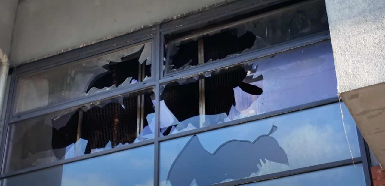 Papugarnia, która spłonęła w pożarze galerii handlowej, zabiera głos. Ptaki nie przeżyły