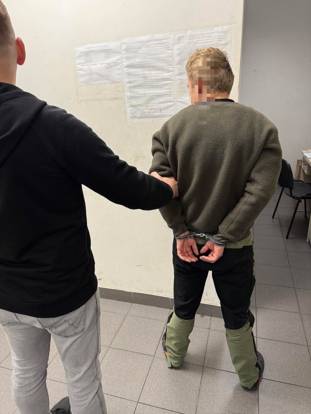 20-latek wyrwał mężczyźnie saszetkę z pieniędzmi i uciekł w nieznanym kierunku