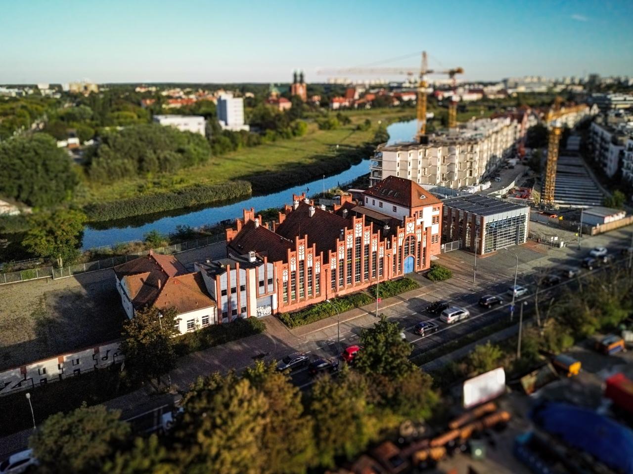 Jeden z najbardziej charakterystycznych budynków przy Garbarach wystawiony na sprzedaż