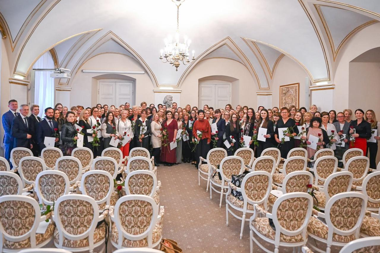 Po 6 tys. zł dla 400 poznańskich nauczycieli. "To niełatwy kawałek chleba"