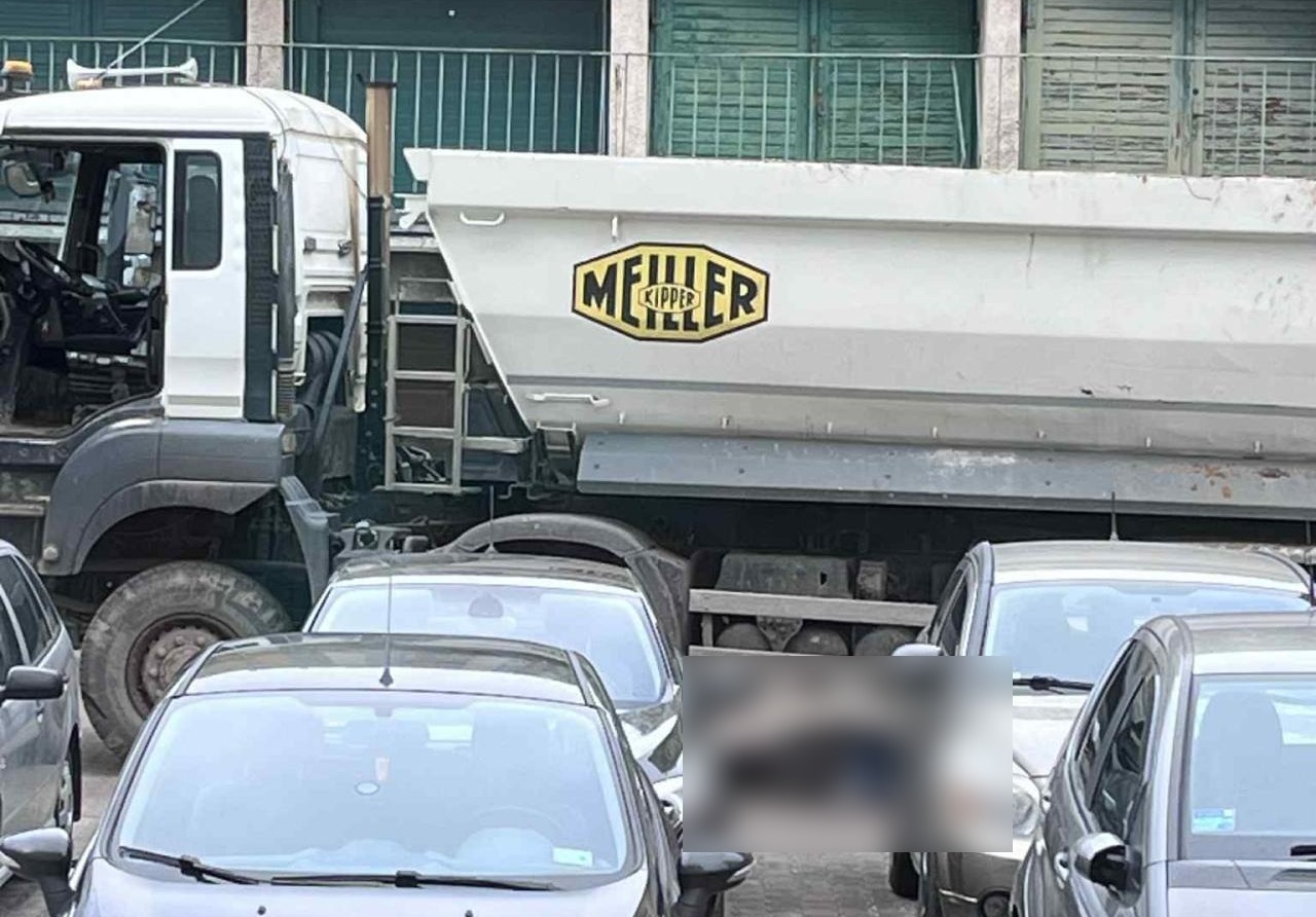 Tragiczny wypadek na osiedlu Hetmańskim. Pieszy potrącony przez ciężarówkę na osiedlowej uliczce