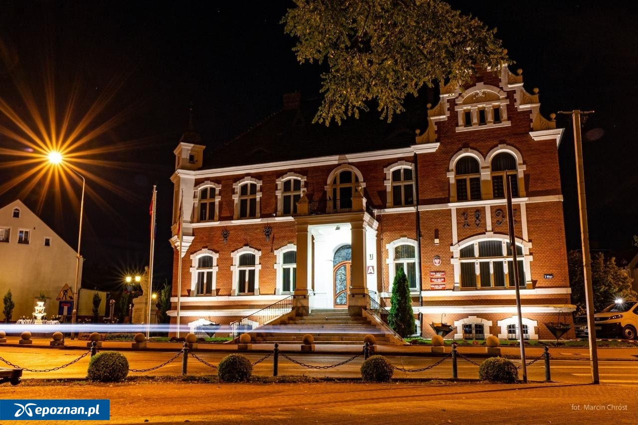 Mieszkańcy wielkopolskiego miasta wybierają dziś nowego burmistrza. To efekt głośnej afery