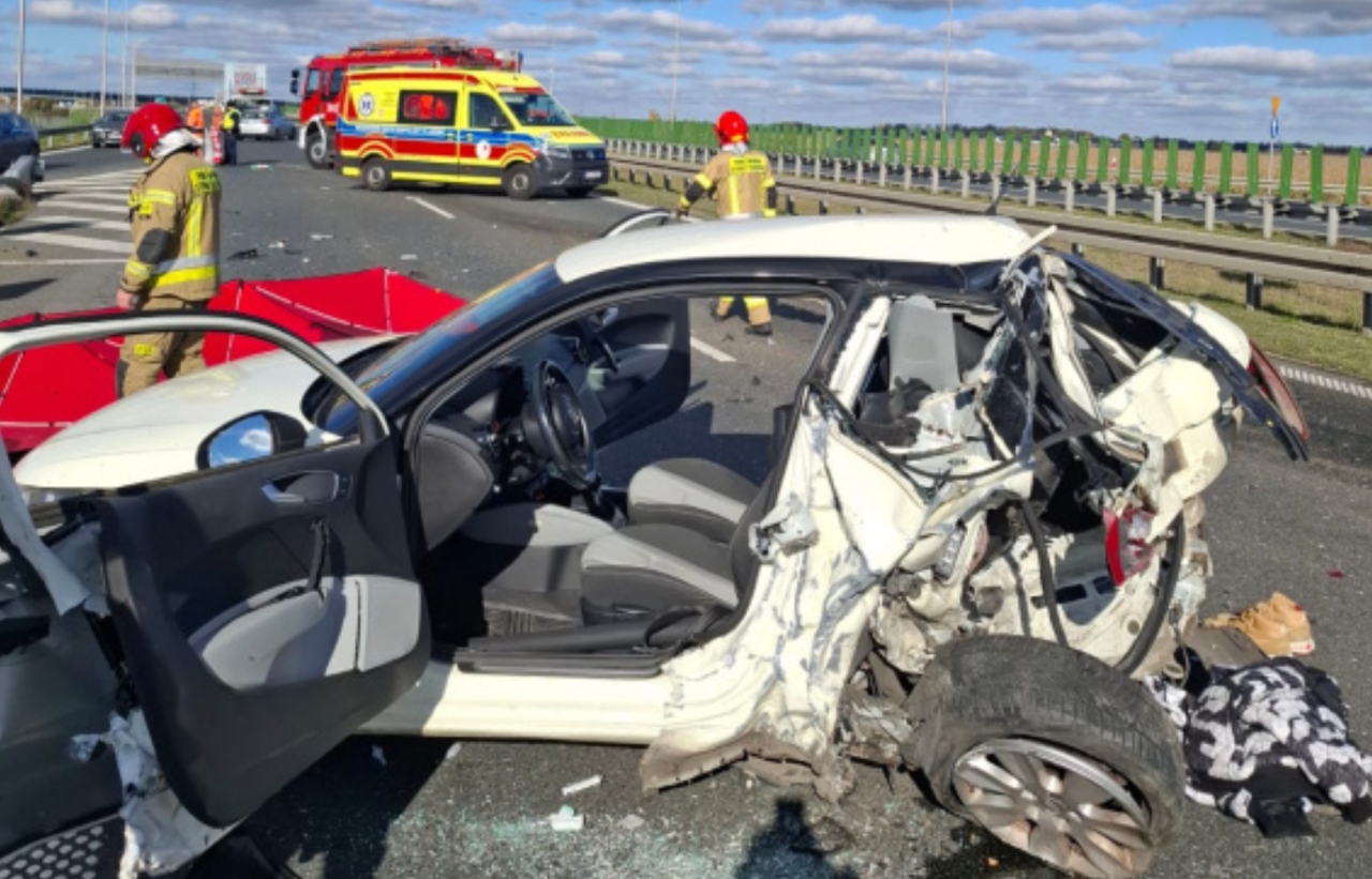 Cofał na trasie S5 pod Lesznem. Zderzył się z prawidłowo jadącym pojazdem