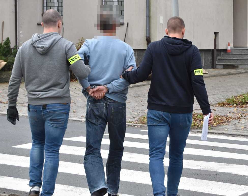 Region. Dusił opiekunkę swojej matki. Odpowie za usiłowanie zabójstwa