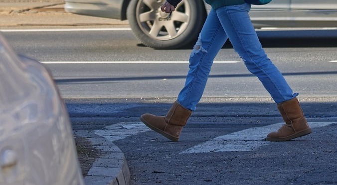 Region. Samochód potrącił na pasach kobietę przechodzącą z wózkiem dziecięcym