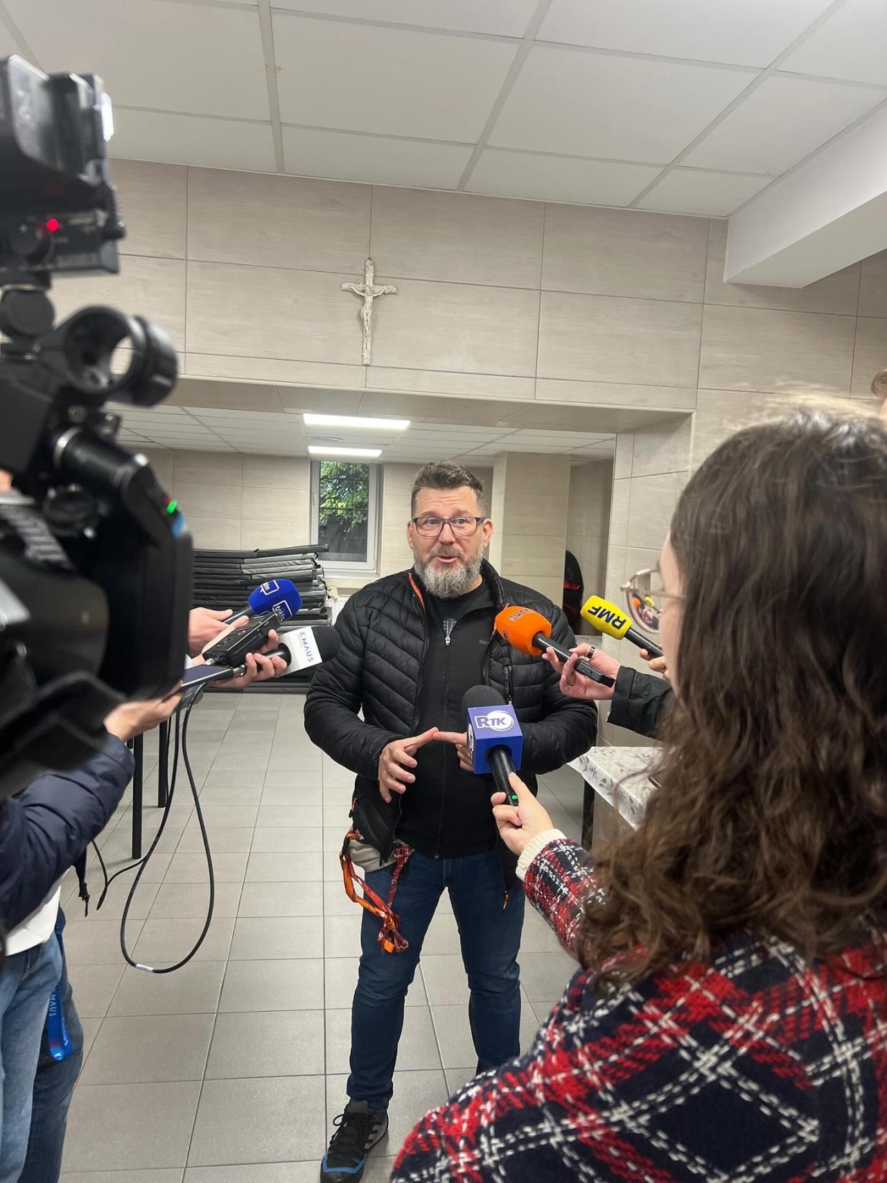 Caritas Poznań apeluje do ludzi, aby nie omijali potrzebujących. "Możesz uratować czyjeś życie"