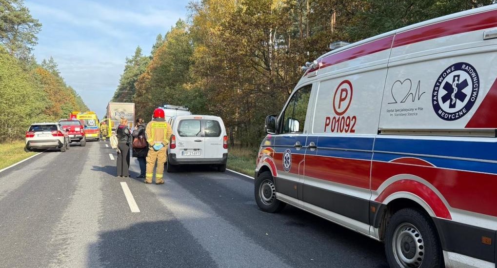 Wypadek autokaru z dziećmi na północy regionu. Zderzył się z ciężarówką