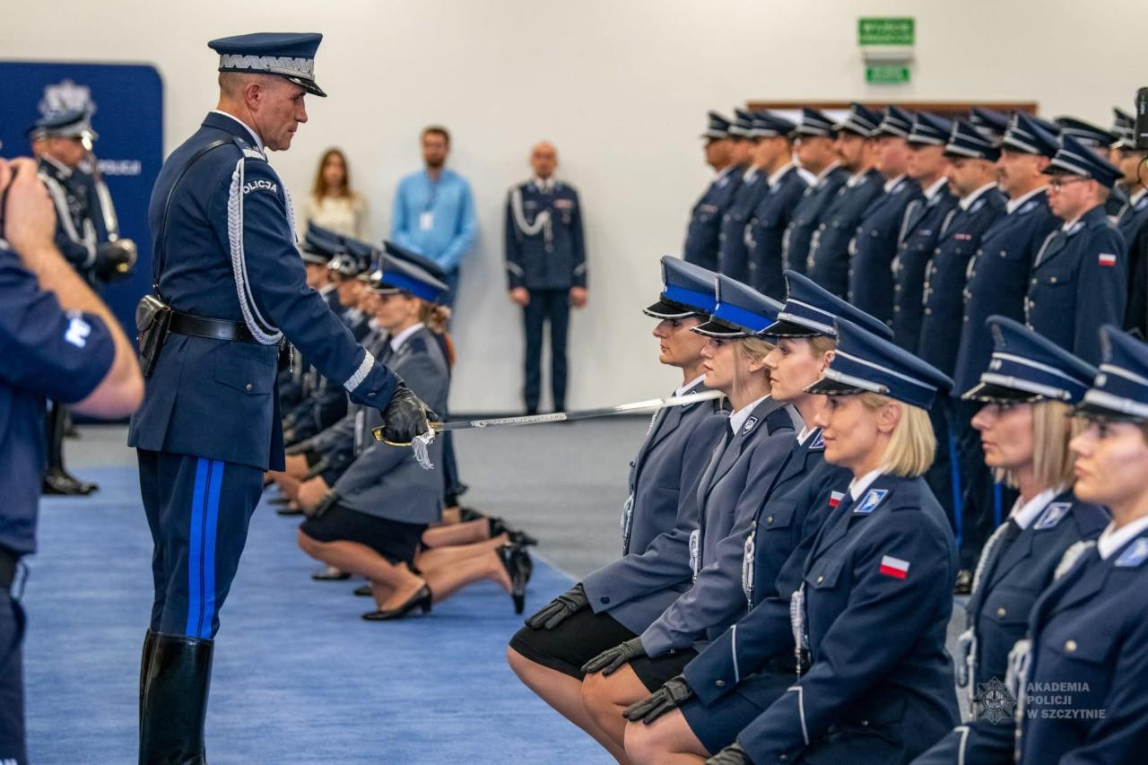 Wielkopolska Policja przyjęła do służby 80 nowych policjantów. Wiemy gdzie trafią