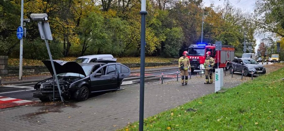 Rozbite auto przy Cytadeli. Kierowca się oddalił?