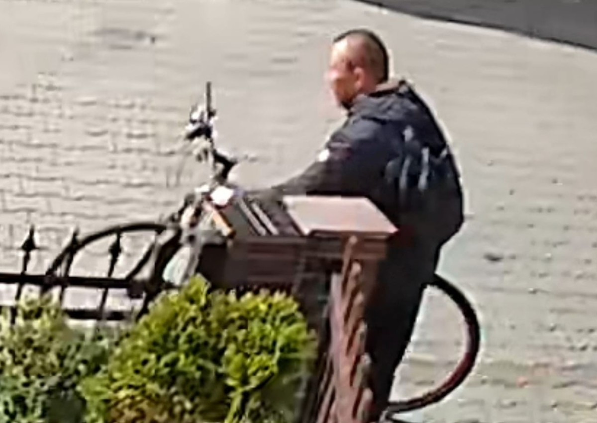 Poznańscy policjanci szukają mężczyzny i roweru!