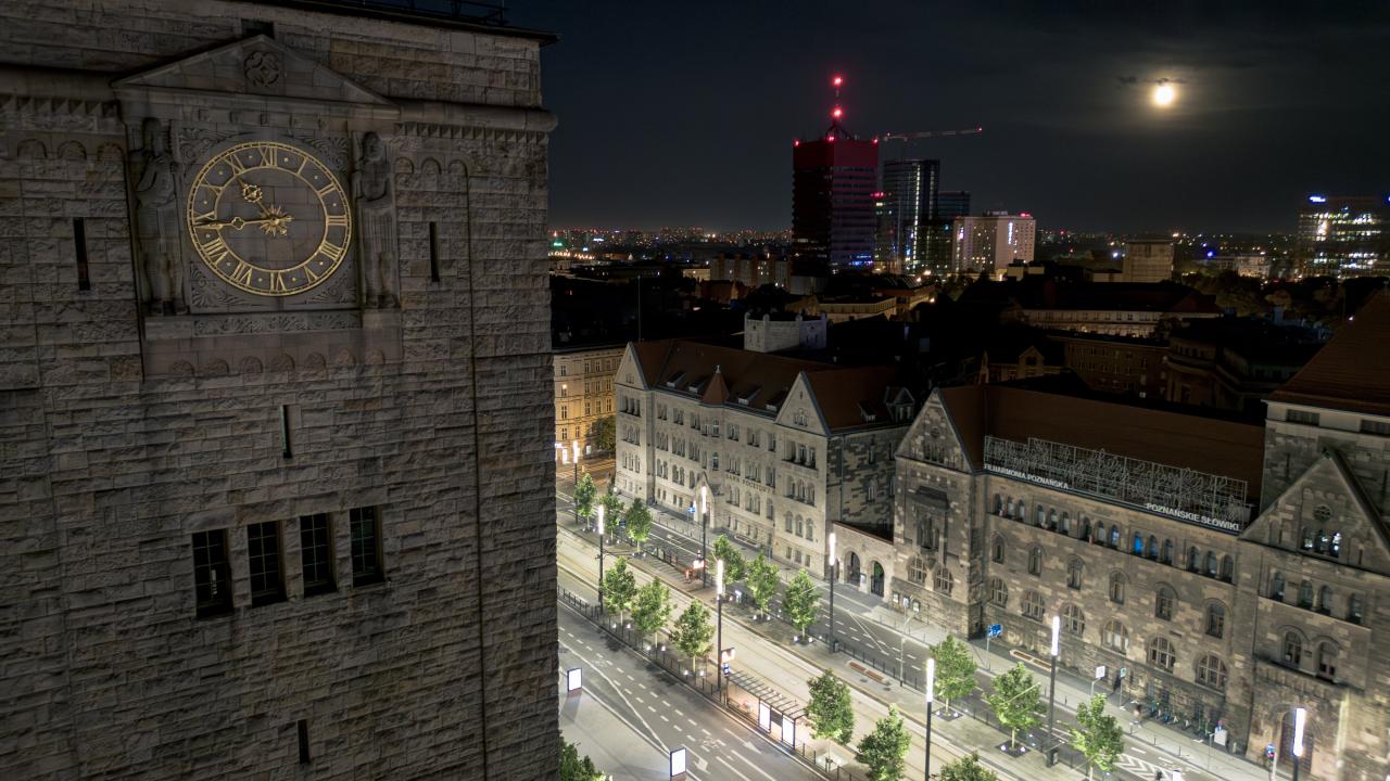 W niedzielę śpimy dłużej. Są też ważne informacje dla pasażerów!