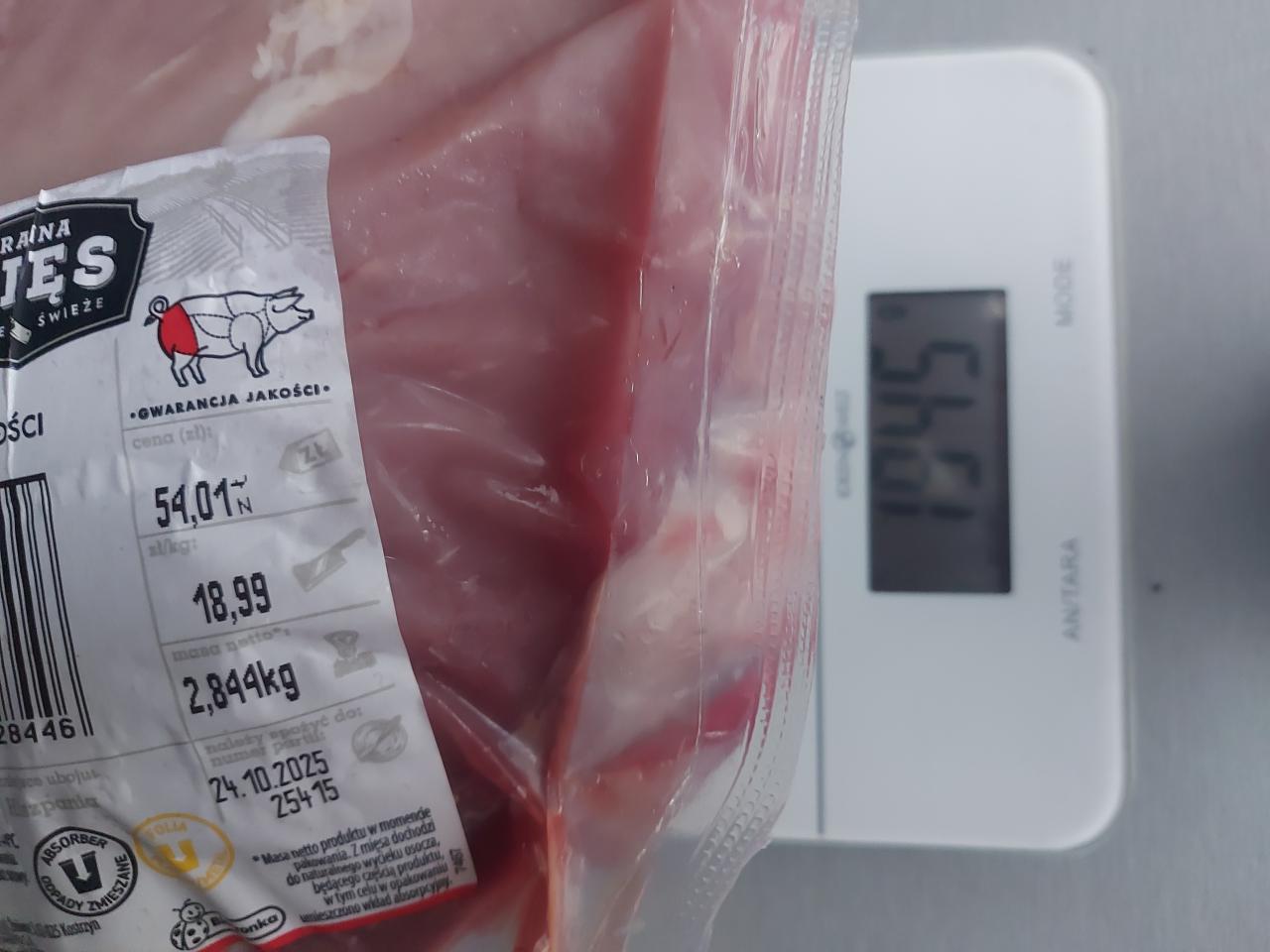 Kupił mięso w Biedronce, "uratowała go" kasa samoobsługowa. Produkt był o niemal kilogram lżejszy niż wskazywała etykieta