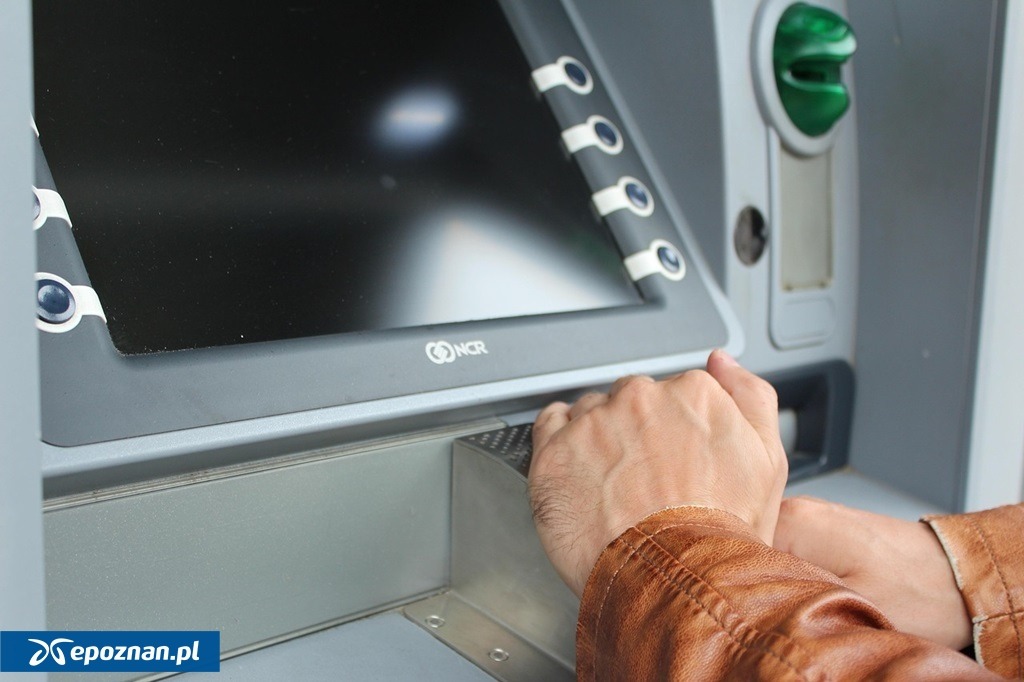 Kolejni pokrzywdzeni zgłaszają się na policję w związku ze zniknięciem pieniędzy z ich kont bankowych