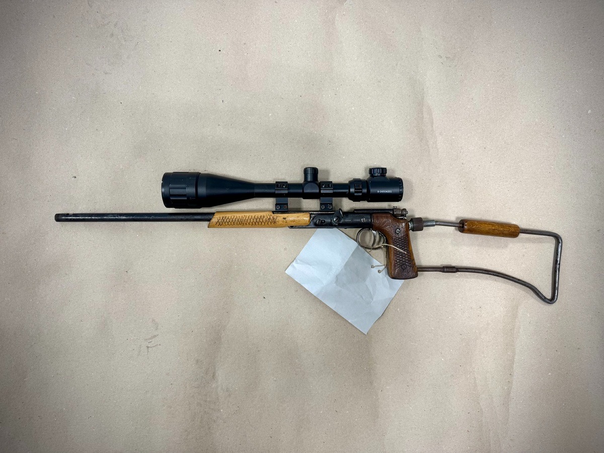 Region. Nie był zadowolony z zakupu, postanowił ukarać sprzedawcę. Wybił mu szybę w aucie i groził