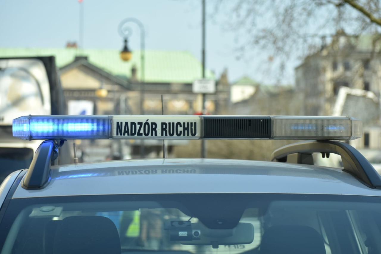 Wstrzymany ruch tramwajów i karetka przy Parku Wilsona