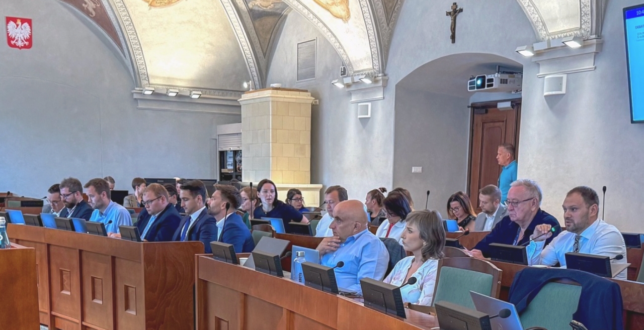 Stworzył w Poznaniu nowy Kościół, walczy o zawieszenie jego symbolu w sali sesyjnej Urzędu Miasta