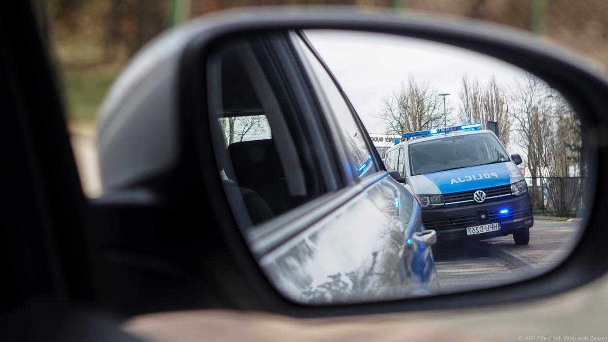 17-latek z regionu choćby nie zrobił kursu na prawo jazdy, a już ma dwa zakazy prowadzenia aut. Czekają go prace społeczne