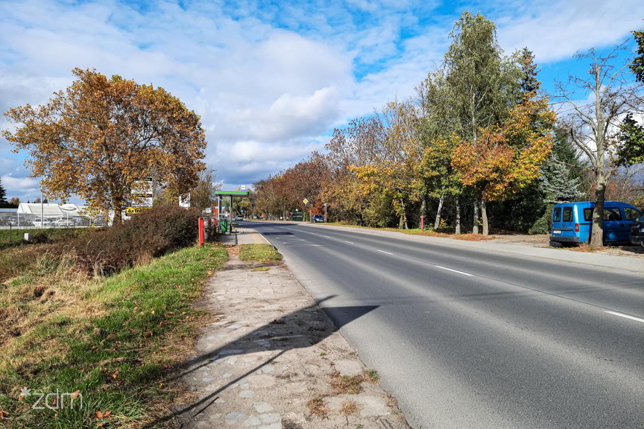 Nowe przejścia dla pieszych powstają w Poznaniu. Mieszkańcy nie będą musieli poruszać się nieutwardzonym poboczem