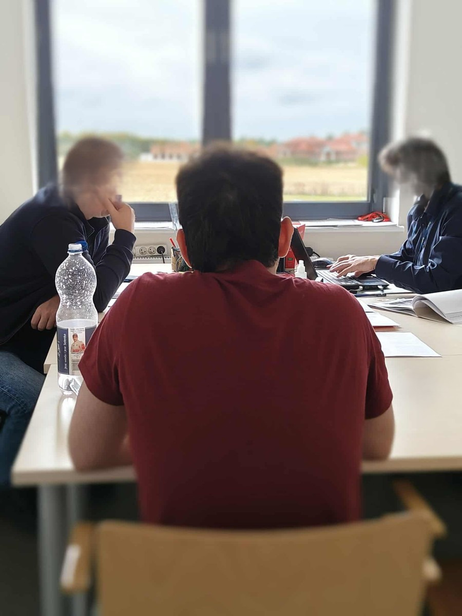 Specjalny kurier przyjechał do mężczyzny po kartę z numerem PIN. Tego się nie spodziewał